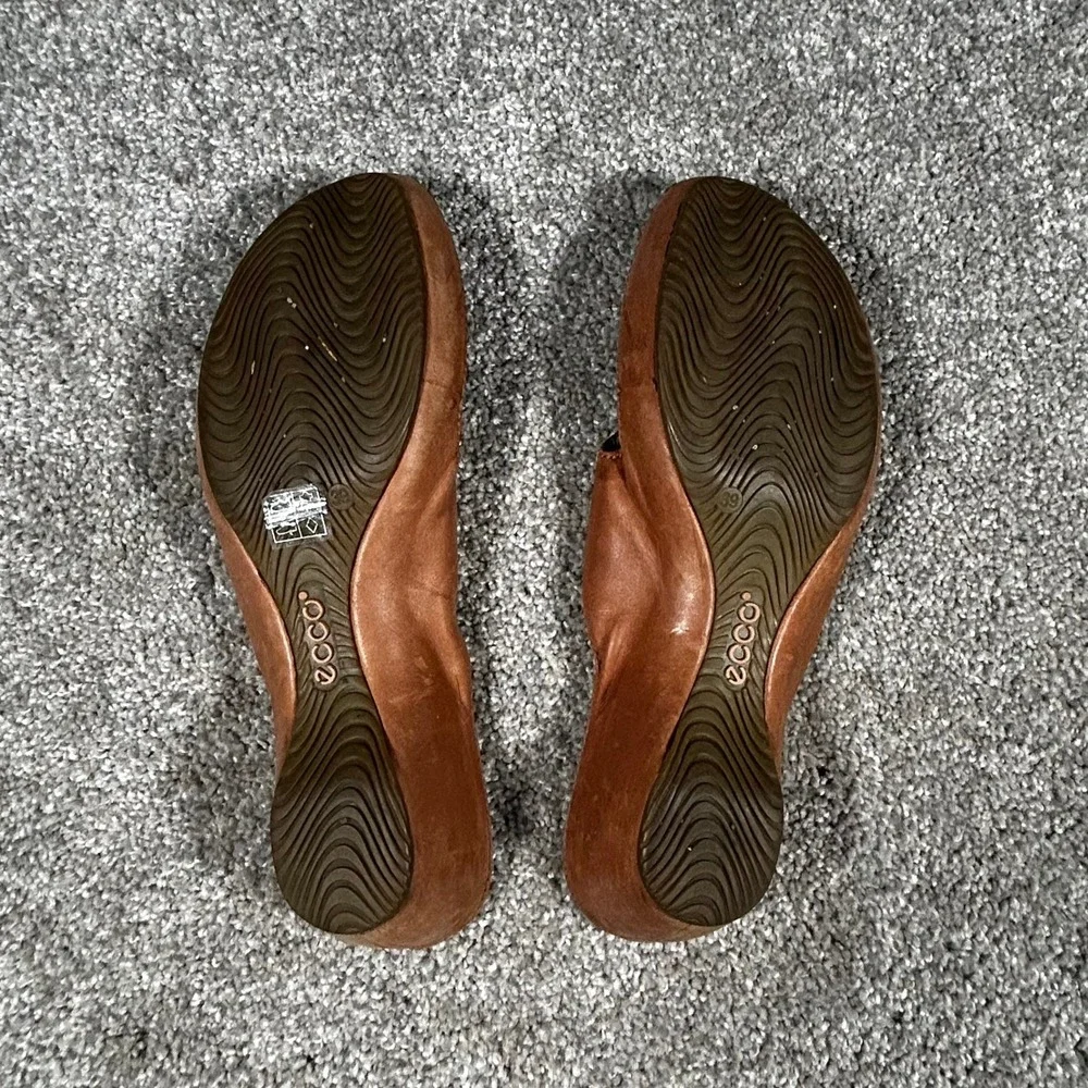 Ecco Womens Brown Leather Wedge Sandals Buckle Thong Slides Size 8 EU 39